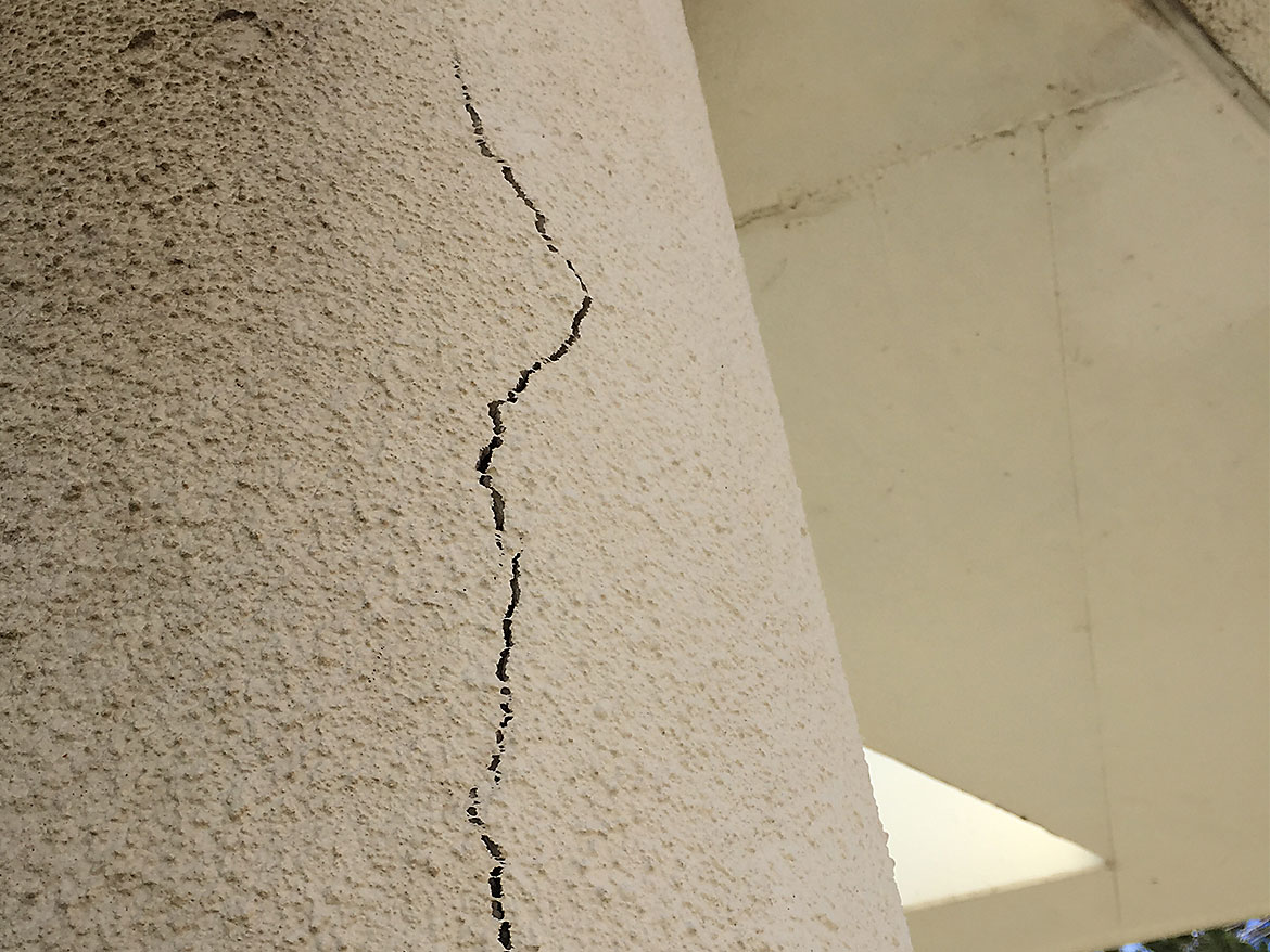 Cracks in the column